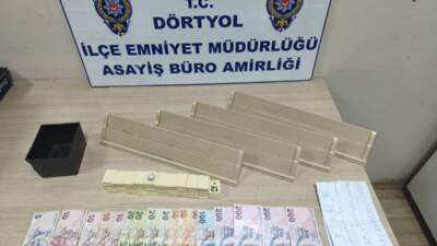 Hatay’ın Dörtyol ilçesinde gerçekleştirilen denetimlerde kumar oynadığı tespit edilen 2