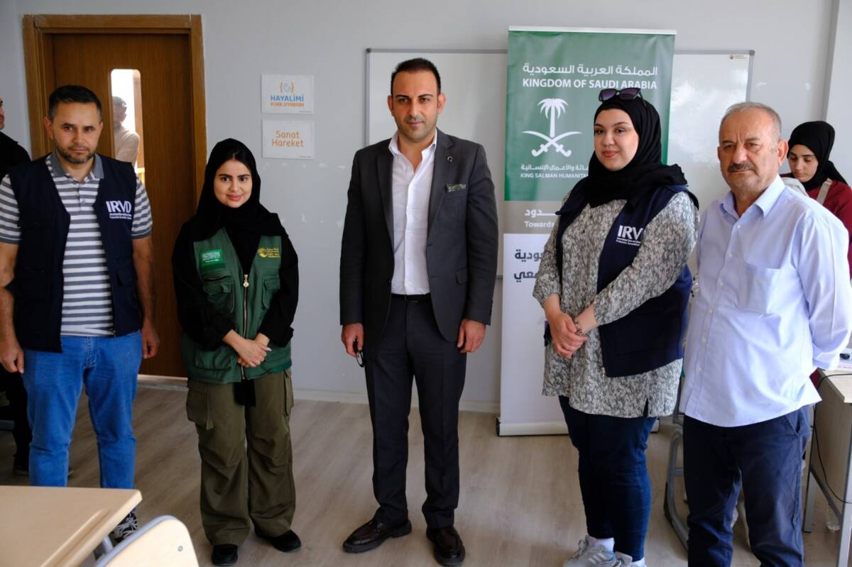 Hatay’ın Defne ilçesinde, kendilerini “Uluslararası Savaş ve Afet Mağdurları Koruma