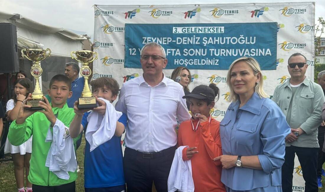 Hatay’ın Arsuz ilçesi, genç tenisçilerin mücadele ettiği önemli bir organizasyona