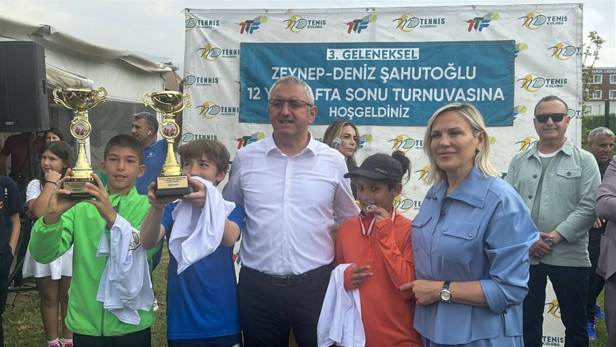 Hatay’ın Arsuz ilçesi, genç tenisçilerin mücadele ettiği önemli bir organizasyona