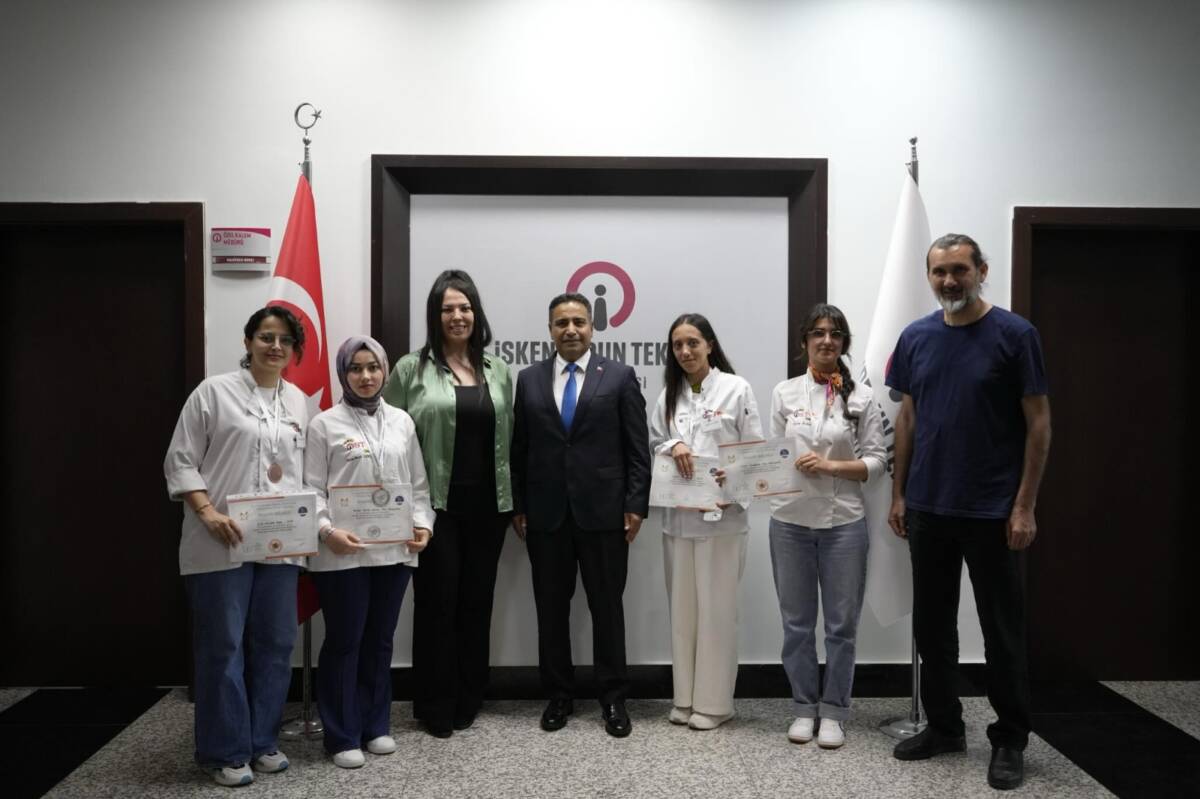 İzmir’de düzenlenen Alaçatı Ot Festivali kapsamında gerçekleştirilen 1. Uluslararası Yemek
