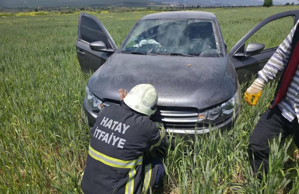 Hatay’ın Hassa ilçesinde meydana gelen trafik kazasında, direksiyon hâkimiyetini kaybeden