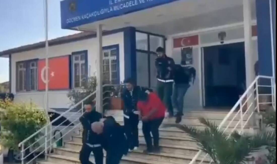 Hatay’da göçmen kaçakçılığına yönelik düzenlenen operasyonda iki araçta 19 düzensiz