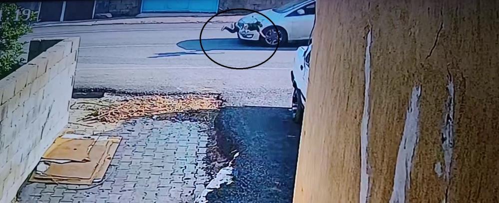 Hatay’ın Hassa ilçesinde arkadaşlarıyla oyun oynadığı sırada aniden yola çıkan