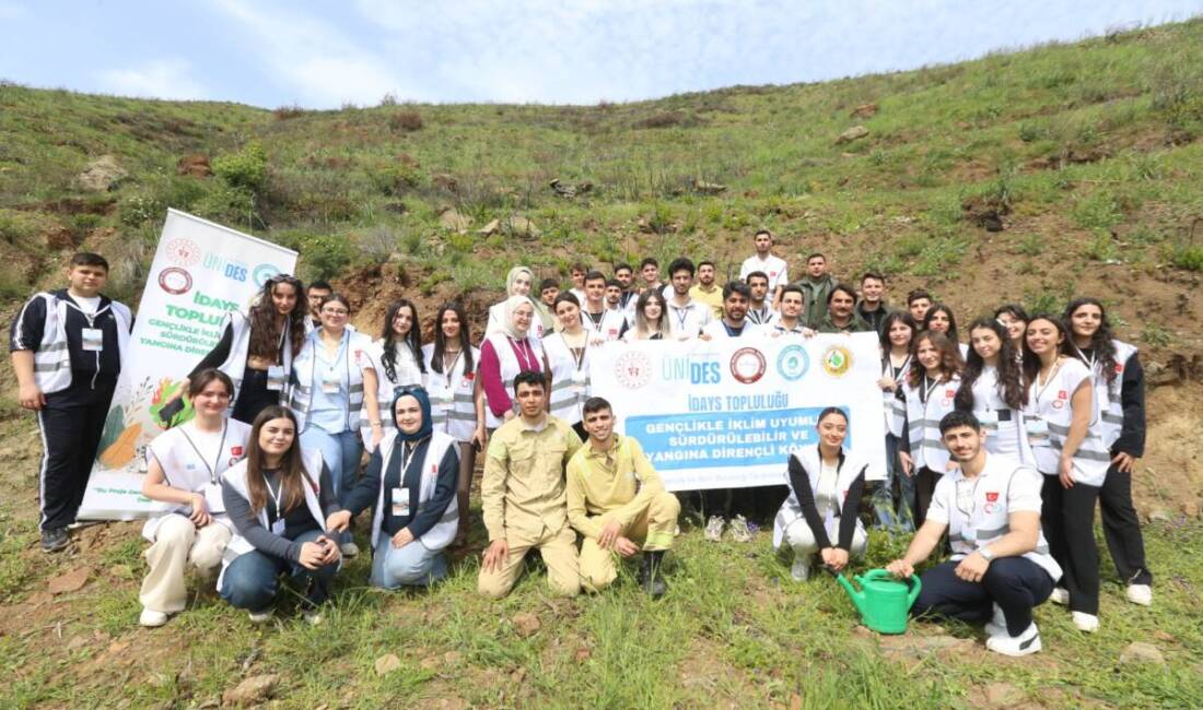 Hatay’da orman yangınlarında gönüllü olarak görev alan üniversite öğrencileri, “Gençlikle