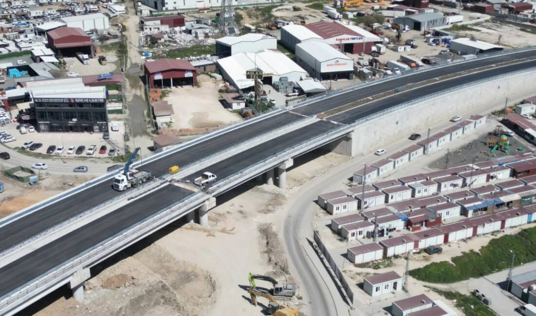 Antakya-İskenderun Yolu üzerindeki Habib-i Neccar (Honda) Kavşağı’nda yürütülen yol yapım