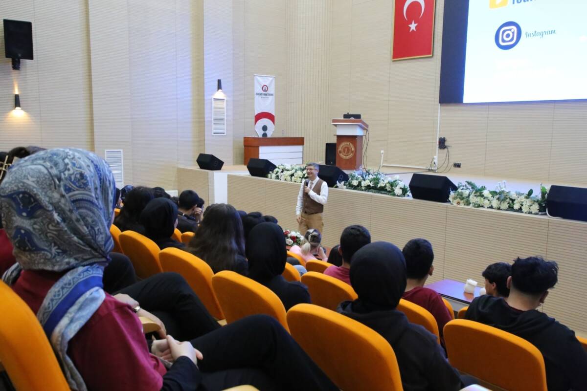 Hatay Büyükşehir Belediyesi (HBB), gençlerin eğitim hayatına katkı sunmak amacıyla