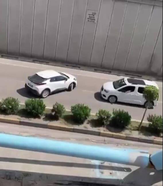 Hatay’ın İskenderun ilçesinde yaşanan trafik skandalı, hem sürücülere korku dolu