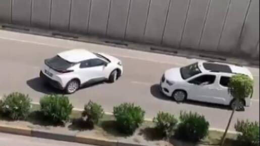 Hatay’ın İskenderun ilçesinde yaşanan trafik skandalı, hem sürücülere korku dolu