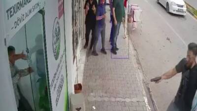 Hatay’ın Reyhanlı ilçesinde husumetlisine ait döviz bürosunu silahla basan bir