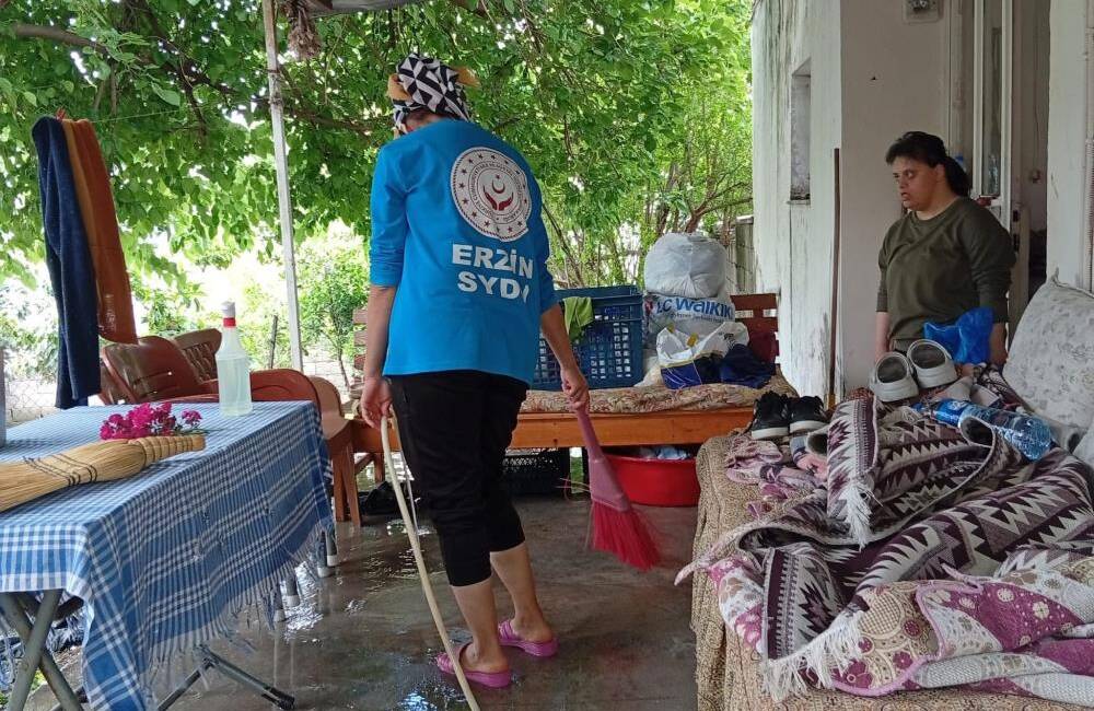 Erzin Kaymakamlığı SYDV tarafından yürütülen “Evde Temizlik ve Vefa Projesi”