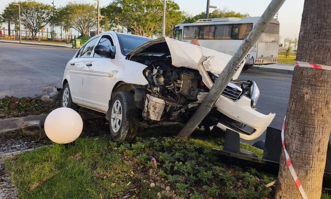 Hatay’ın İskenderun ilçesinde meydana gelen trafik kazası paniğe neden oldu.