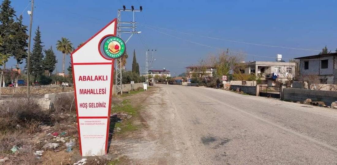 Hatay’ın Kırıkhan ilçesinde Abalaklı ile Çataltepe mahalleleri arasındaki yol için