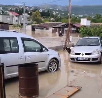 Hatay’da etkili olan sel felaketinin ardından uzmanlar, suların çekilmesiyle birlikte
