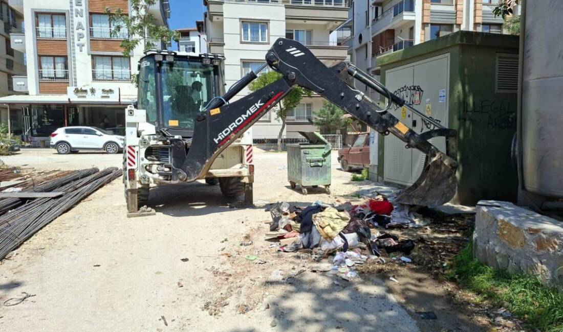 Defne ilçesi Akdeniz Mahallesi Muhtarı Murat Sertel, mahalledeki moloz ve