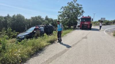 Hatay’ın Arsuz ilçesinde meydana gelen trafik kazasında, sürücüsünün direksiyon hakimiyetini