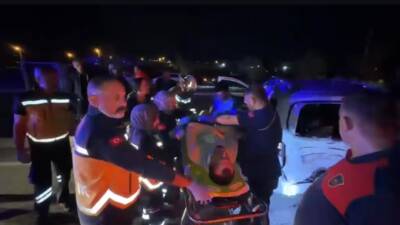 Hatay’ın Arsuz ilçesinde meydana gelen zincirleme trafik kazasında 2 kişi