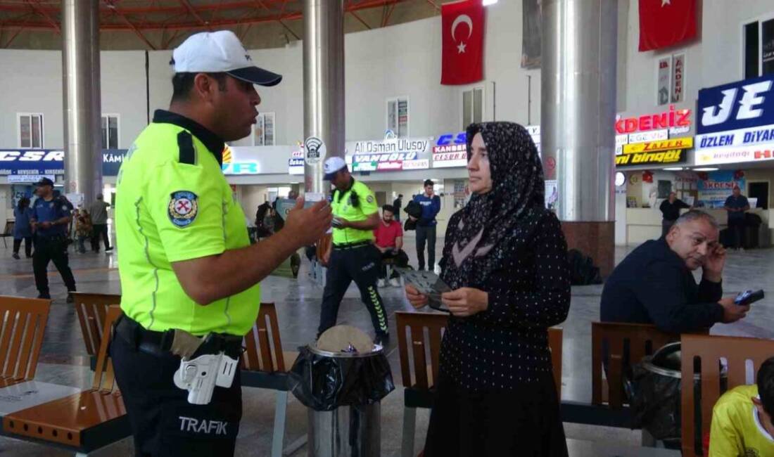 Hatay’da Kurban Bayramı öncesi otogarlarda yaşanan yoğunluk nedeniyle polis ekipleri