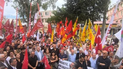 Samandağ Çarşı Merkezi’nde düzenlenen “Halkın İradesine Sahip Çıkıyoruz” buluşmasında CHP’liler,
