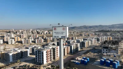 Deprem sonrası hak sahiplerine teslim edilen TOKİ konutlarında aidat, sıcak