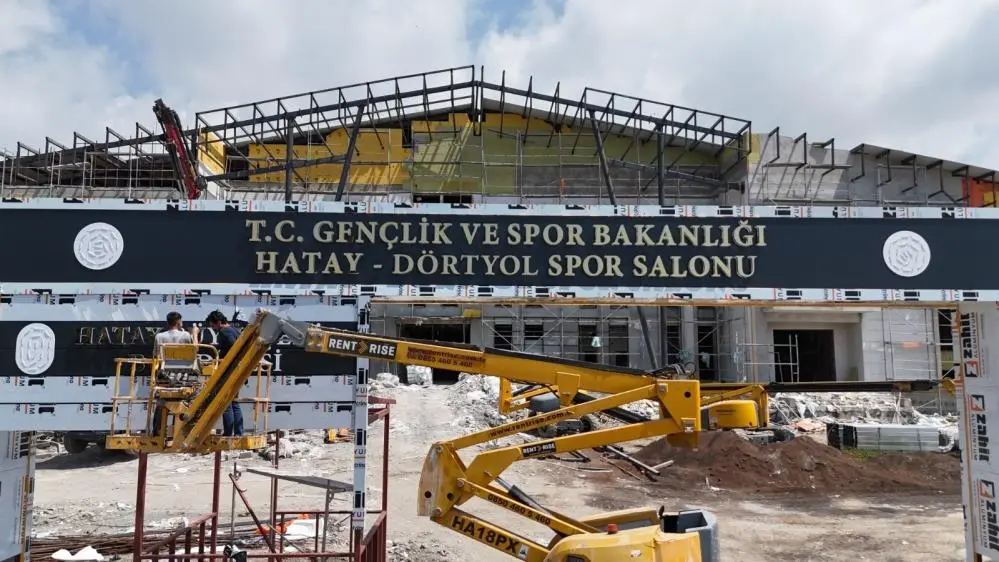 Hatay Büyükşehir Belediye Başkanı Mehmet Öntürk, Dörtyol ilçesinde yapımı devam
