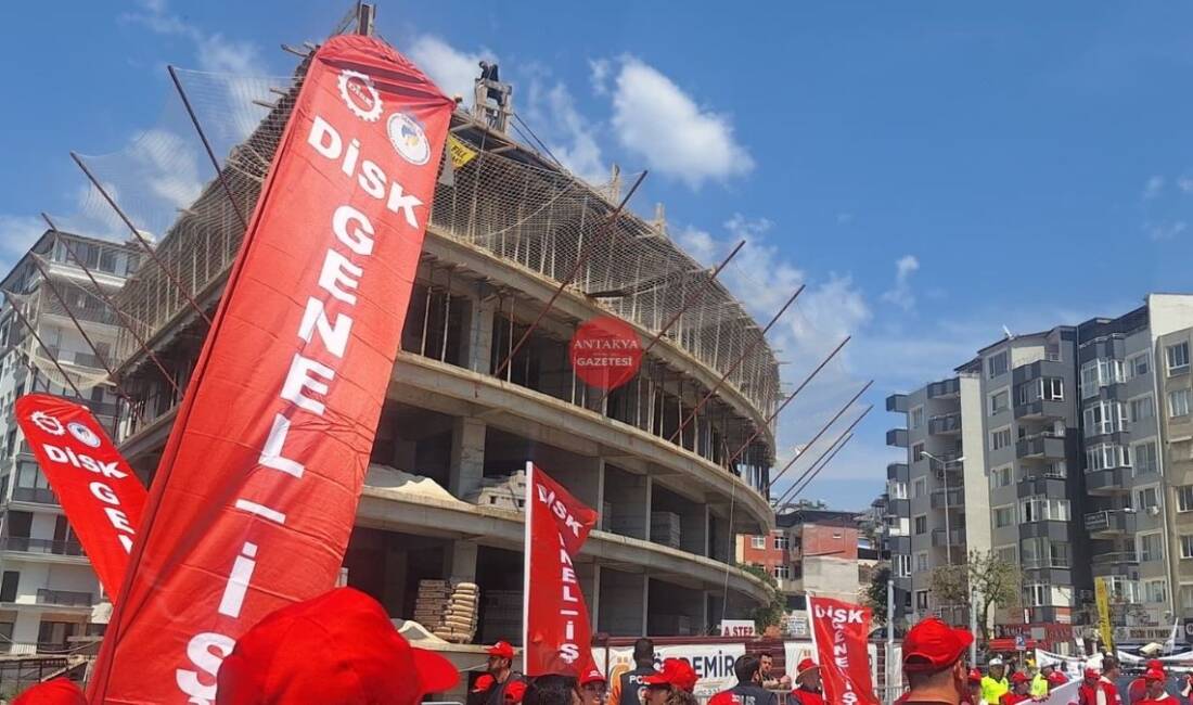 Hatay’da 1 Mayıs İşçi ve Emekçi Bayramı dolayısıyla düzenlenen yürüyüş