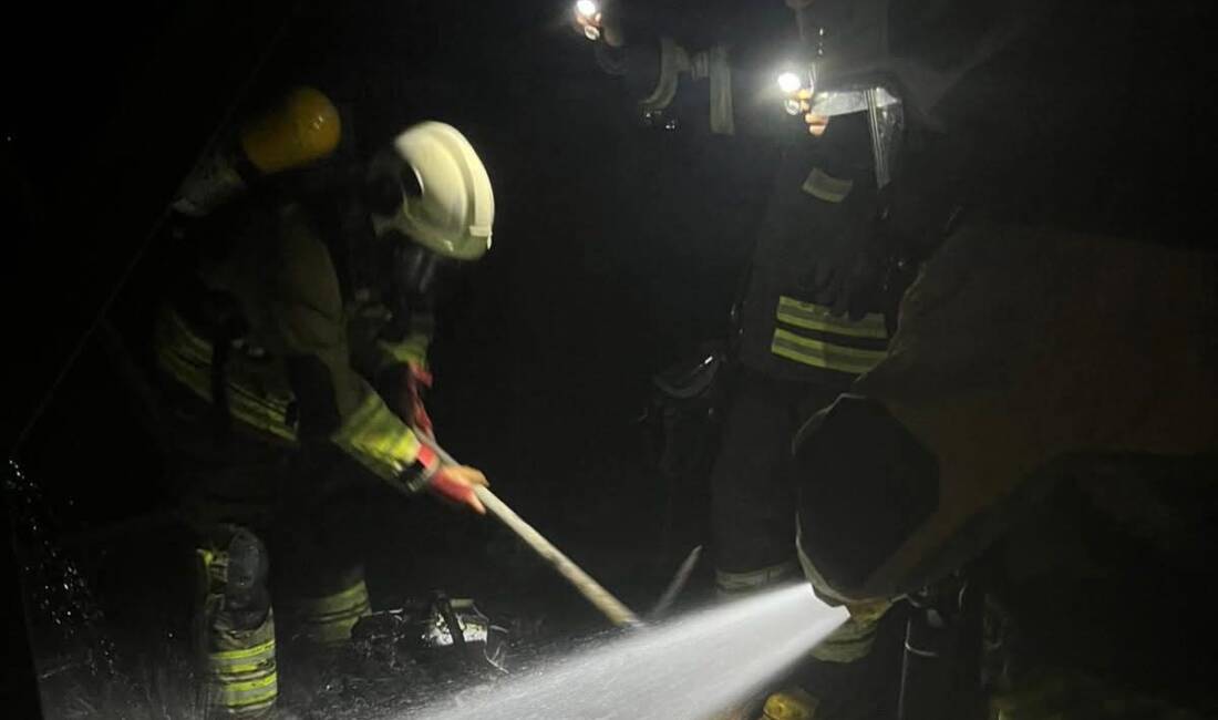 Hatay’ın Antakya ilçesine bağlı Dikmece Mahallesi’nde çıkan mesken yangını mahallede