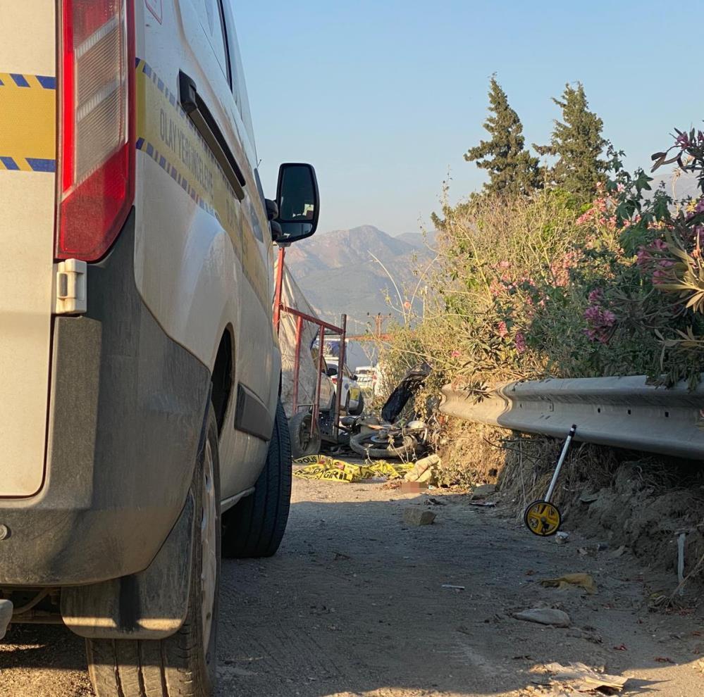 Hatay’ın Arsuz ilçesinde sepetli motosiklet ile tırın çarpıştığı kazada bir