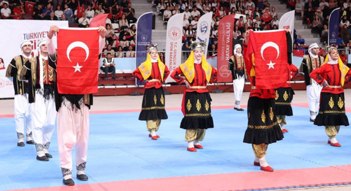 Hatay’da 19 Mayıs Atatürk’ü Anma, Gençlik ve Spor Bayramı, öğrencilerin