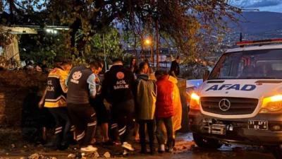 HATAY (AA) – Hatay’ın merkez Antakya ilçesinde sağanak nedeniyle çöken