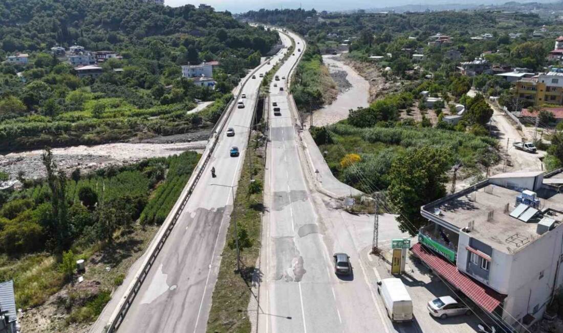 Yaşanan sel felaketinde yıkılarak 2 gence mezar olan Karaçay Köprüsü