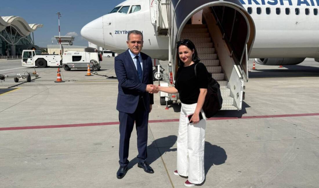 Abdullah Akdaş, Fitore Pacolli’ni Hatay Havalimanı’nda karşıladı. Hatay Vali Yardımcısı