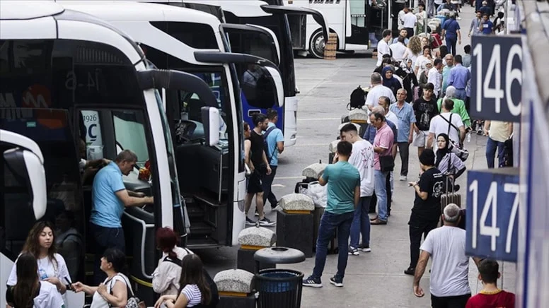 Tatil hayali zamla bitti: uçak ve otobüs ücretleri uçtu