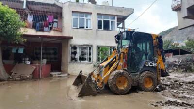 Hatay’da etkili olan yoğun yağışların ardından selin vurduğu Samandağ ilçesinde