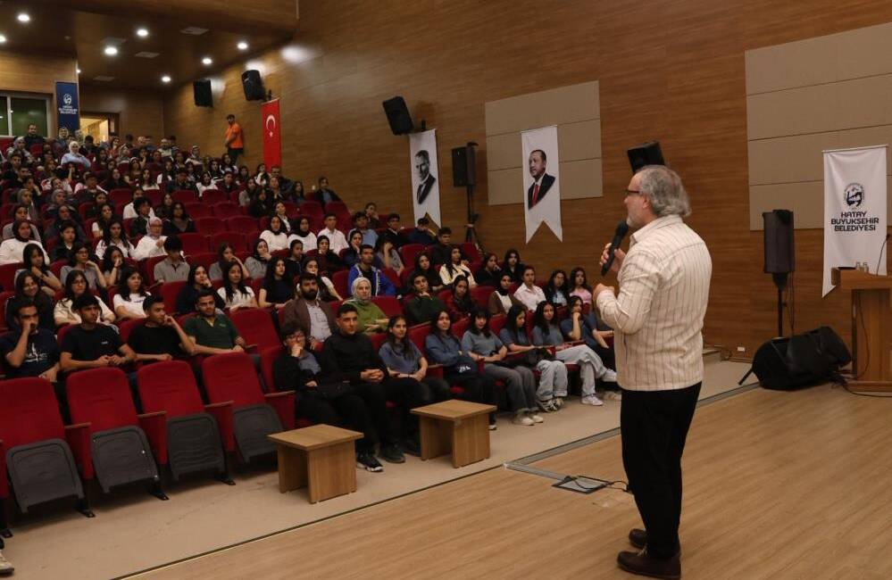 Hatay Büyükşehir Belediyesi (HBB), üniversite sınavına hazırlanan öğrencilerin süreci daha