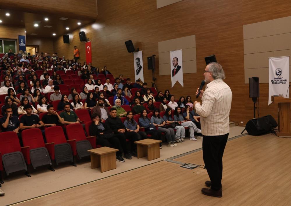 Hatay Büyükşehir Belediyesi (HBB), üniversite sınavına hazırlanan öğrencilerin süreci daha