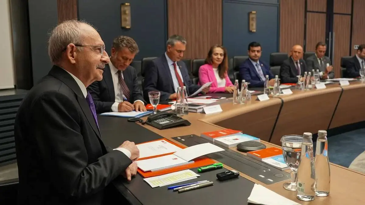 CHP’de kurultay tartışmaları ve “mutlak butlan” kararı sonrası yeniden şekillenen