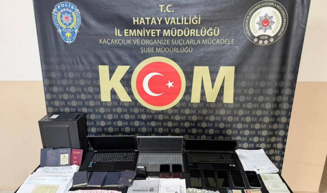 Hatay merkezli yürütülen soruşturmada, sahte belgelerle usulsüz emeklilik işlemleri yaptıkları