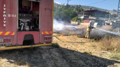 Hatay'ın Dörtyol ve Kırıkhan ilçelerinde çıkan iki ayrı yangın, itfaiye
