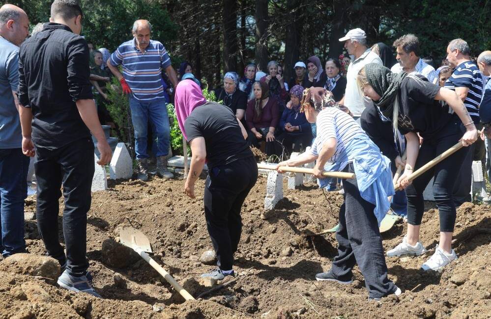 Hatay'ın Defne ilçesinde nişanlısı tarafından silahla öldürülen 30 yaşındaki Lamiya