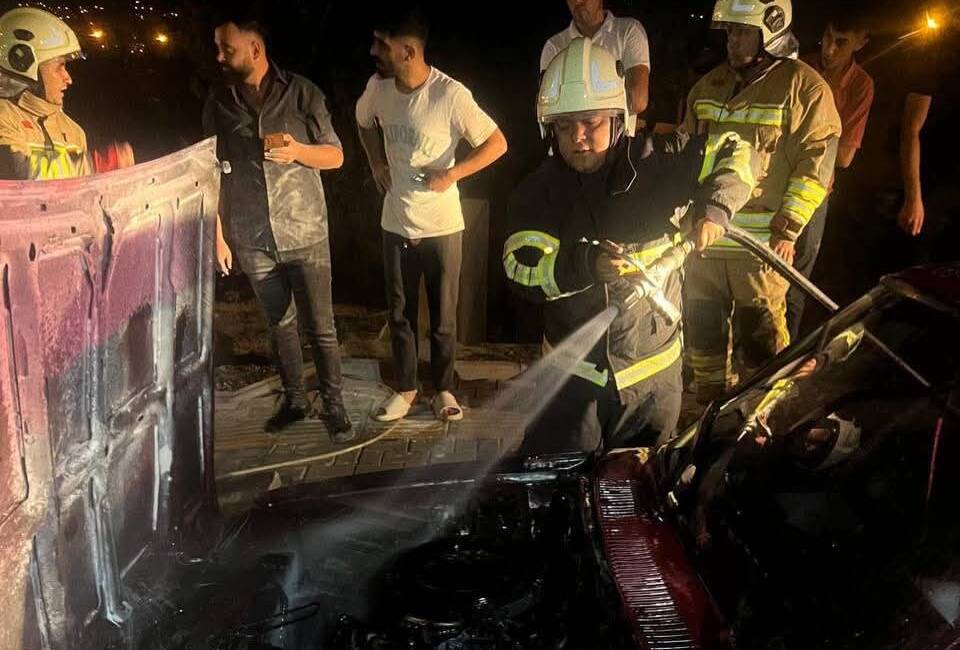 Hatay’ın Antakya ilçesinde seyir halindeyken motor kısmı alevlere teslim olan