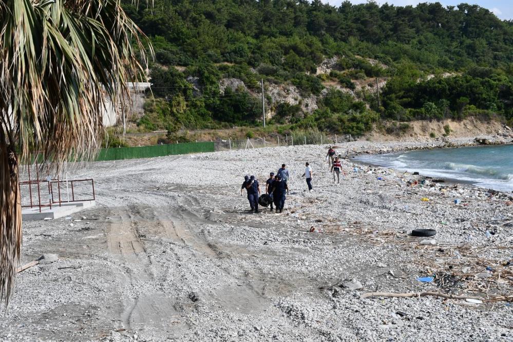 Hatay’ın İskenderun ilçesi Sarıseki Mahallesi Eski Nato Limanı mevkiinde sahile