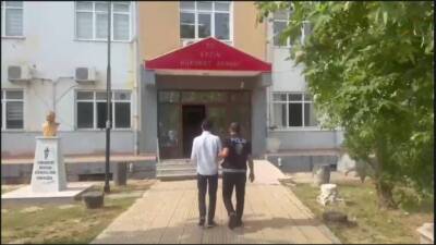 Hatay’ın Erzin ilçesinde polis ekiplerince yapılan üst aramasında kurusıkıdan dönüştürüldüğü