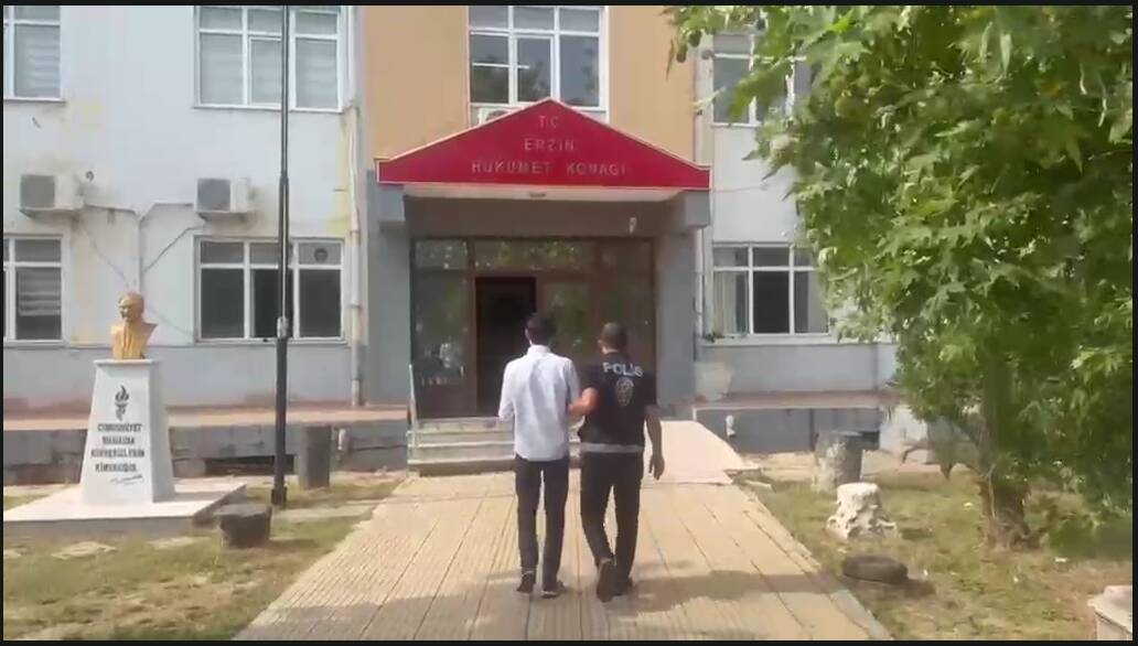 Hatay’ın Erzin ilçesinde polis ekiplerince yapılan üst aramasında kurusıkıdan dönüştürüldüğü