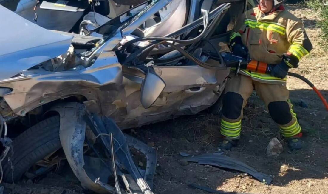 Hatay’da Antakya-İskenderun yolu üzerinde meydana gelen trafik kazasında, uçuruma yuvarlanan