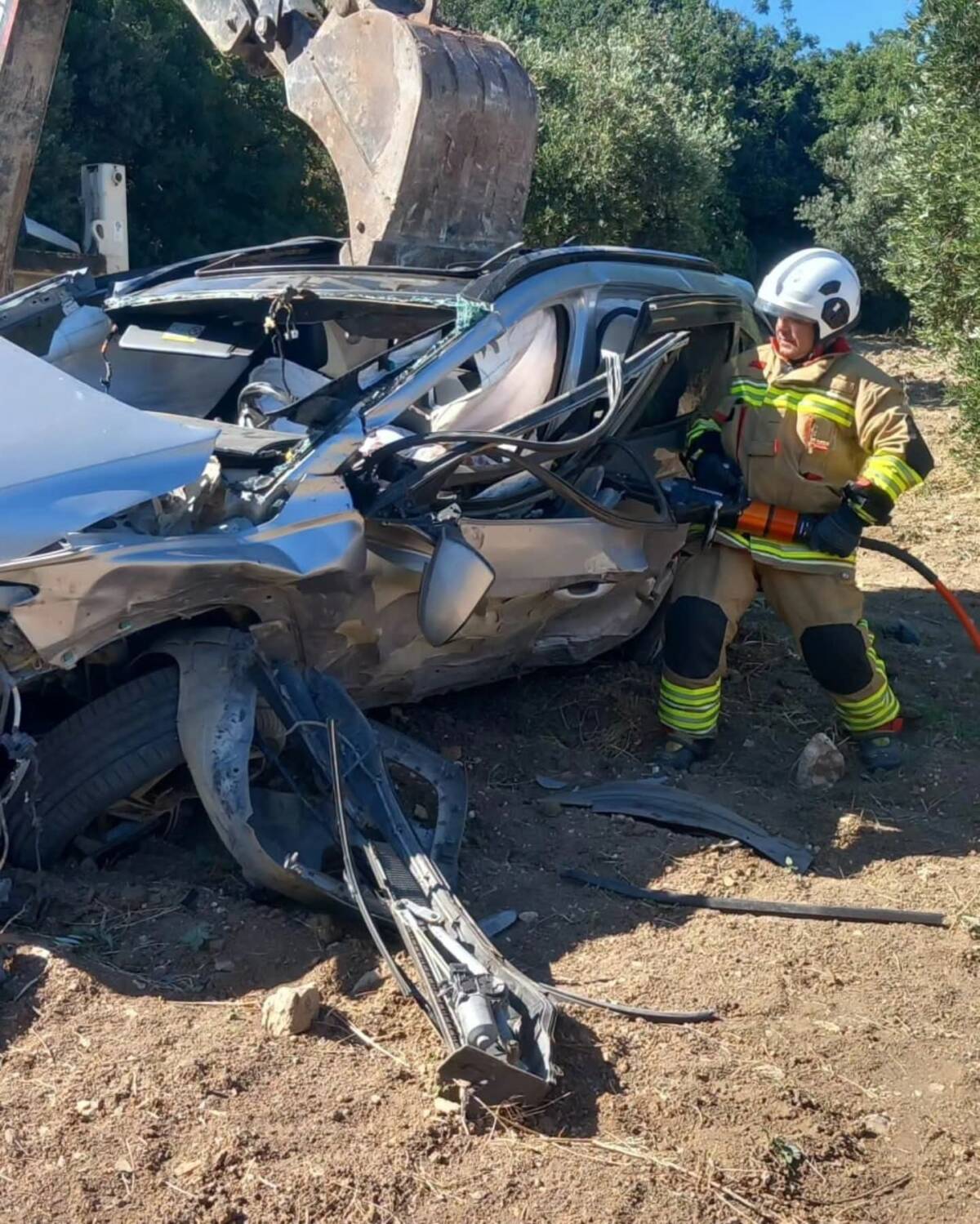 Hatay’da Antakya-İskenderun yolu üzerinde meydana gelen trafik kazasında, uçuruma yuvarlanan