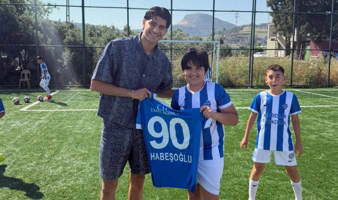 Antakyalı genç futbolcu Ali Habeşoğlu, Kurban Bayramı’nı memleketi Hatay’da geçirdi.