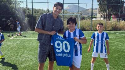 Antakyalı genç futbolcu Ali Habeşoğlu, Kurban Bayramı’nı memleketi Hatay’da geçirdi.