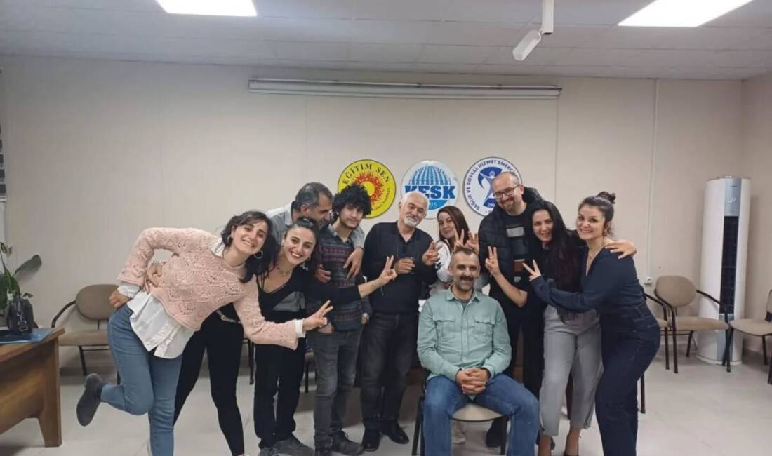 Hatay Eğitmim Sen üyesi öğretmenlerden oluşan tiyatro ekibi, yeni oyunları