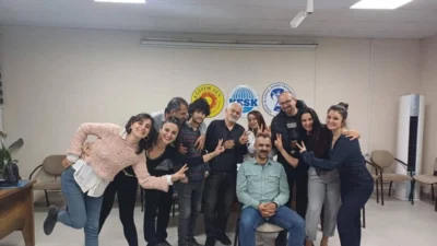 Hatay Eğitmim Sen üyesi öğretmenlerden oluşan tiyatro ekibi, yeni oyunları